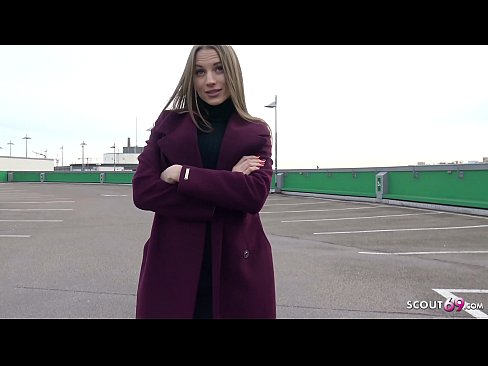 ❤️ ドイツ人スカウトマンは、夢のようにスティール、駐車場のテルテル、お金のためのセクシーに触れることです。 ❤️ ポルノvk ❌️❤